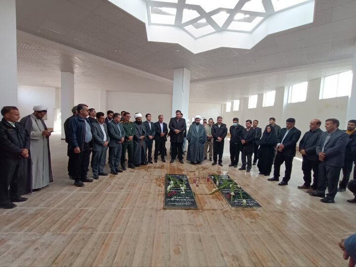 غبارروبی مزار شهدای گمنام در شهرستان چرداول