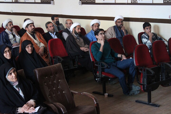 تصاویر/ دومین جلسه نشست تخصصی «بر مدار حقیقت» در کرمان