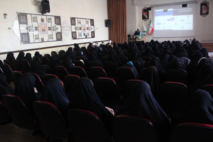 تصاویر/ دومین جلسه نشست تخصصی «بر مدار حقیقت» در کرمان