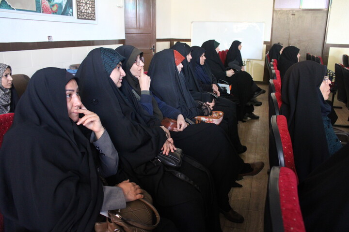 تصاویر/ دومین جلسه نشست تخصصی «بر مدار حقیقت» در کرمان