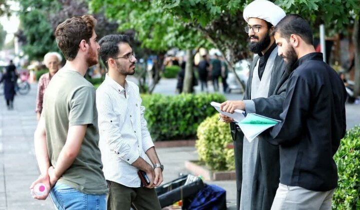 «تبلیغ» یعنی حضور اقناعی دین در متن زندگی / منبر فقط مسجد و هیأت نیست