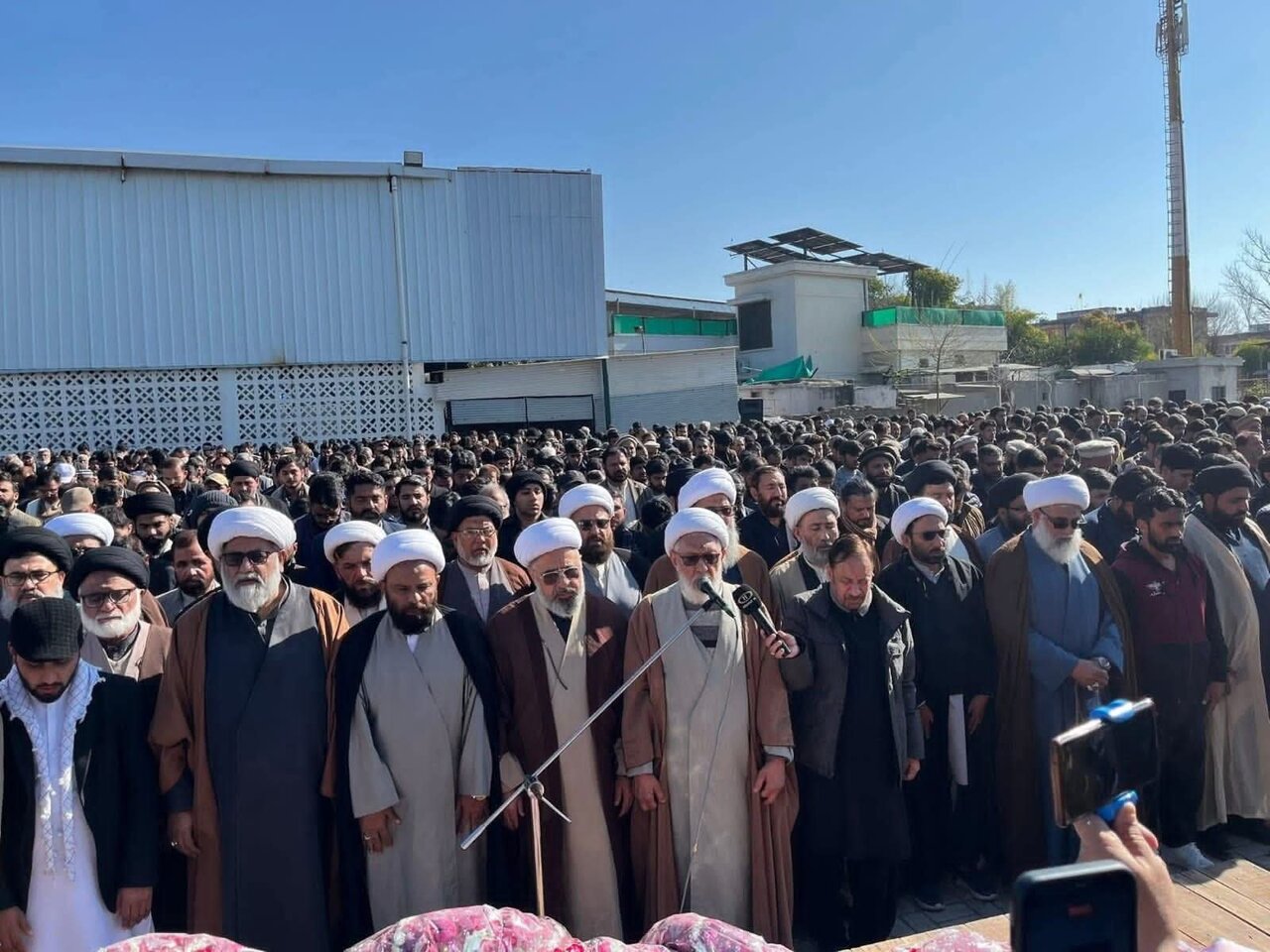 हौज़ा न्यूज़ स्पेशल रिपोर्ट: इस्लामाबाद में हुए आत्मघाती हमले के खिलाफ पाकिस्तान के शिया धार्मिक और राजनीतिक पार्टियों का शांतिपूर्ण विरोध प्रदर्शन