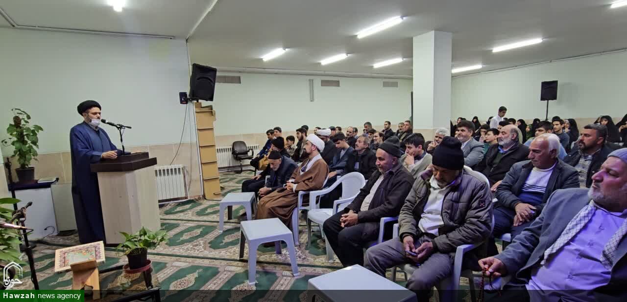 محفل انس با قرآن و تجلیل از حافظان در مدرسه علمیه امام حسین(ع) کوشک برگزار شد+ تصاویر