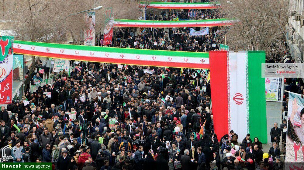 حضور پرشور در ۲۲ بهمن، مشت محکم بر دهان دشمنان نظام است