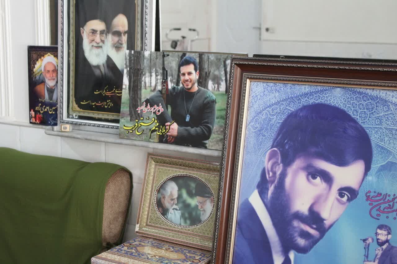 دیدار امام جمعه آران وبیدگل با مادرشهید علی خدمتی بیدگلی+تصاویر