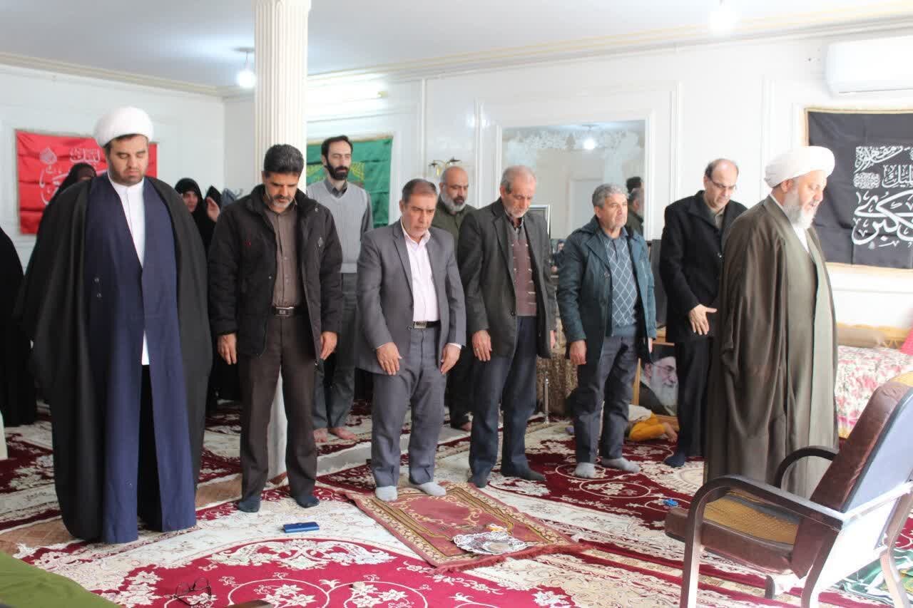 دیدار امام جمعه آران وبیدگل با مادرشهید علی خدمتی بیدگلی+تصاویر