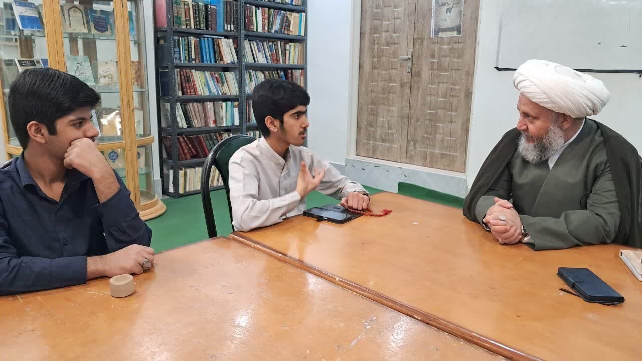تأکید امام جمعه آران و بیدگل بر نقش صبر و بردباری در تربیت طلاب+عکس