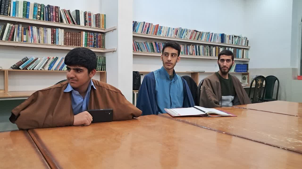 تأکید امام جمعه آران و بیدگل بر نقش صبر و بردباری در تربیت طلاب+عکس