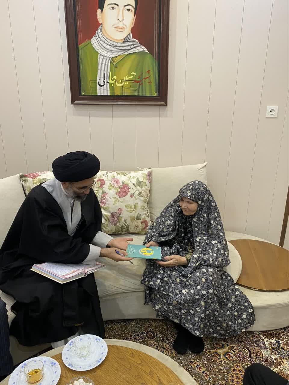 وصیتنامه شهدا چراغ راه جامعه در مسیر انقلاب است+ تصاویر