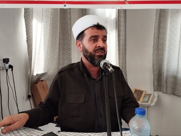 پرچم عزت ایران اسلامی با خون شهدا برافراشته مانده است