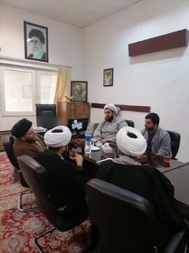 تصاویر/ نشست  مسئول آموزش گروه جهادی و تبلیغی مِنار و مسئولین اتحادیه دانش آموزی استان گیلان