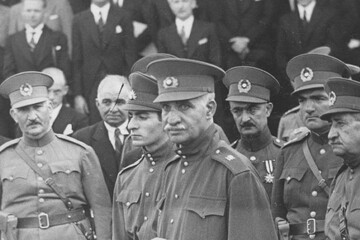 نگاهی گذرا به خیانتهای خاندان پهلوی درایران