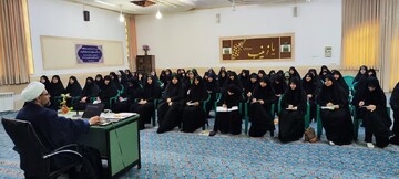 نشست تخصصی «حکمرانی سایبری» در مدرسه علمیه حضرت زینب‌(س) کرمان برگزار شد +تصاویر