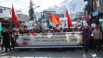 هزاران نفر در کارگل هند، علیه تروریسم و خشونت طلبی راه‌پیمایی کردند