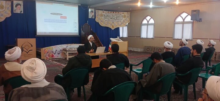 تصاویر/ نشست علمی پژوهشی مدرسه علمیه امیرالمومنین (ع) آران و بیدگل