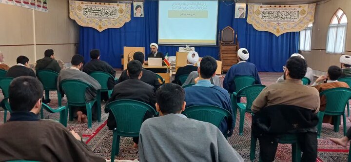 تصاویر/ نشست علمی پژوهشی مدرسه علمیه امیرالمومنین (ع) آران و بیدگل