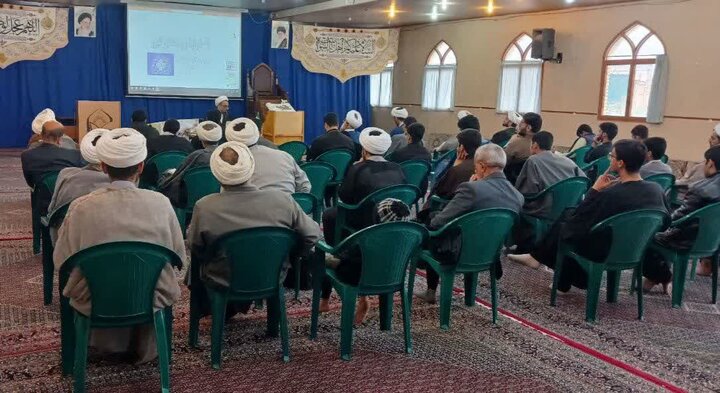 تصاویر/ نشست علمی پژوهشی مدرسه علمیه امیرالمومنین (ع) آران و بیدگل