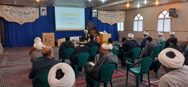 تصاویر/ نشست علمی پژوهشی مدرسه علمیه امیرالمومنین (ع) آران و بیدگل