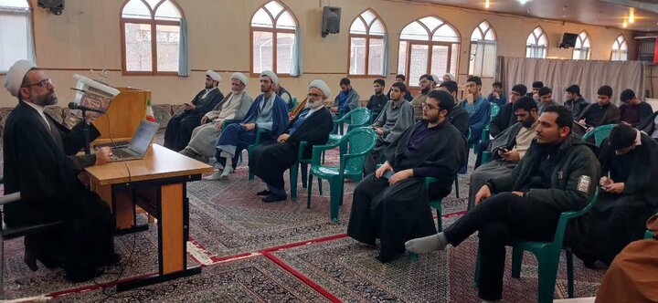 تصاویر/ نشست علمی پژوهشی مدرسه علمیه امیرالمومنین (ع) آران و بیدگل