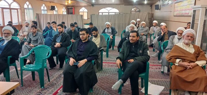 تصاویر/ نشست علمی پژوهشی مدرسه علمیه امیرالمومنین (ع) آران و بیدگل