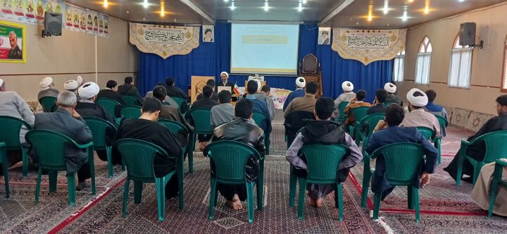 تصاویر/ نشست علمی پژوهشی مدرسه علمیه امیرالمومنین (ع) آران و بیدگل