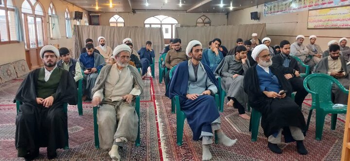 تصاویر/ نشست علمی پژوهشی مدرسه علمیه امیرالمومنین (ع) آران و بیدگل