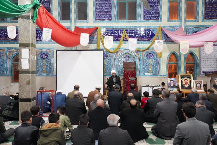 تصاویر/دیدار رئیس شورای سیاست‌گذاری ائمه جمعه کشور با نمازگزاران مسجد فاطمه الزهرا(س) خرم‌آباد