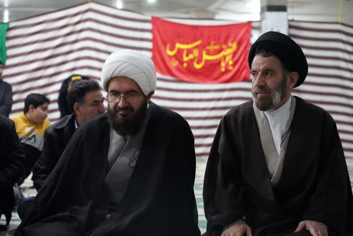 تصاویر/دیدار رئیس شورای سیاست‌گذاری ائمه جمعه کشور با نمازگزاران مسجد فاطمه الزهرا(س) خرم‌آباد