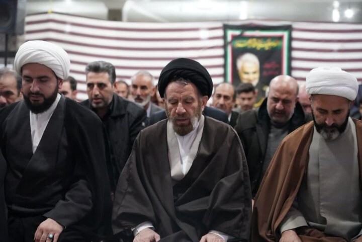 تصاویر/دیدار رئیس شورای سیاست‌گذاری ائمه جمعه کشور با نمازگزاران مسجد فاطمه الزهرا(س) خرم‌آباد