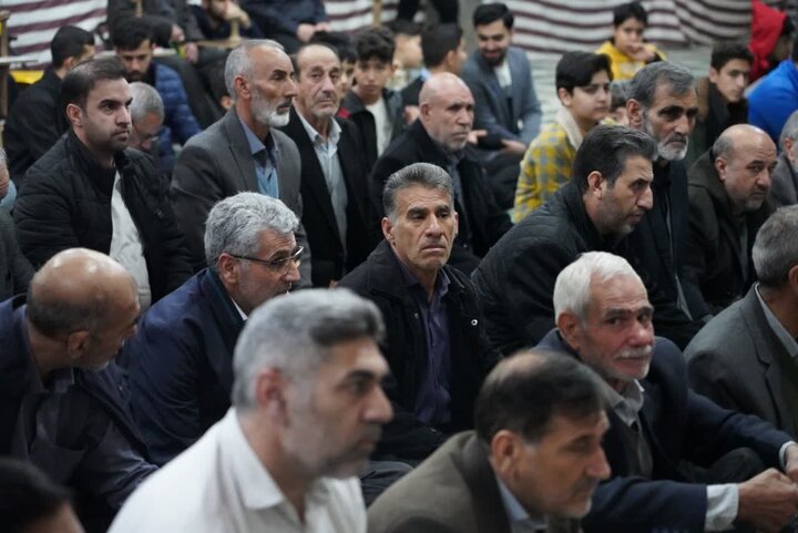 تصاویر/دیدار رئیس شورای سیاست‌گذاری ائمه جمعه کشور با نمازگزاران مسجد فاطمه الزهرا(س) خرم‌آباد