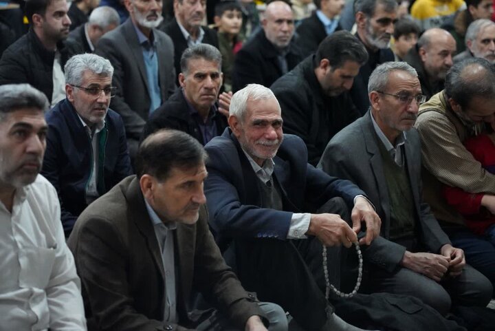 تصاویر/دیدار رئیس شورای سیاست‌گذاری ائمه جمعه کشور با نمازگزاران مسجد فاطمه الزهرا(س) خرم‌آباد