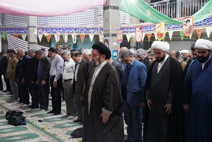 تصاویر/دیدار رئیس شورای سیاست‌گذاری ائمه جمعه کشور با نمازگزاران مسجد فاطمه الزهرا(س) خرم‌آباد