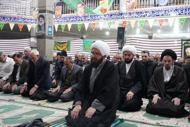 تصاویر/دیدار رئیس شورای سیاست‌گذاری ائمه جمعه کشور با نمازگزاران مسجد فاطمه الزهرا(س) خرم‌آباد