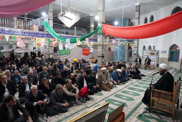 تصاویر/دیدار رئیس شورای سیاست‌گذاری ائمه جمعه کشور با نمازگزاران مسجد فاطمه الزهرا(س) خرم‌آباد