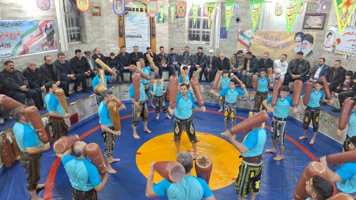 تصاویر/ حضور امام جمعه ارومیه در جمع ورزشکاران زورخانه ‌ای