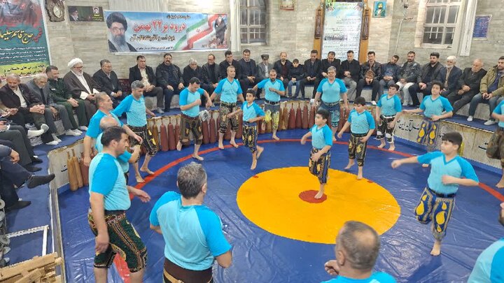تصاویر/ حضور امام جمعه ارومیه در جمع ورزشکاران زورخانه ‌ای