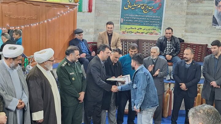 تصاویر/ حضور امام جمعه ارومیه در جمع ورزشکاران زورخانه ‌ای