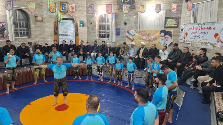 تصاویر/ حضور امام جمعه ارومیه در جمع ورزشکاران زورخانه ‌ای