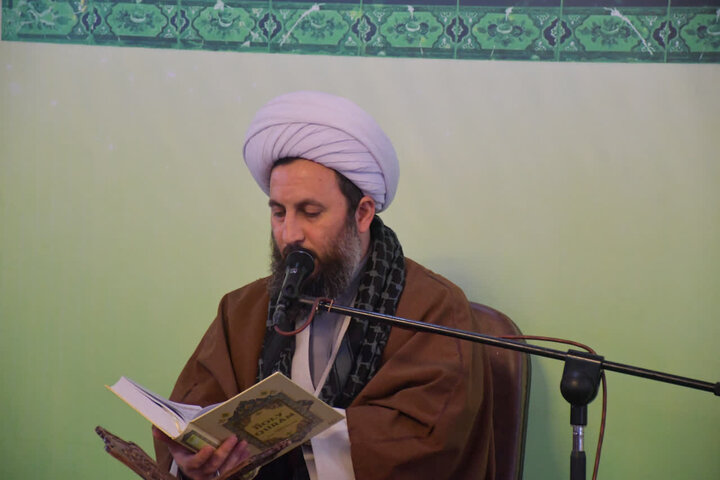 تصاویر/ محفل انس با قرآن کریم دانش آموزی در خوی