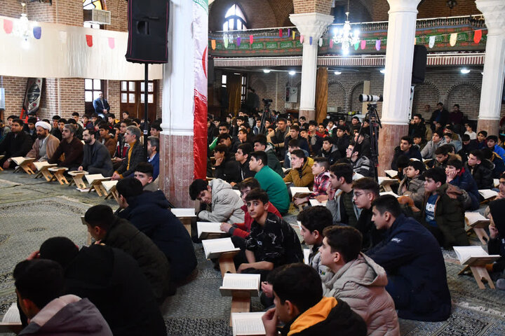 تصاویر/ محفل انس با قرآن کریم دانش آموزی در خوی