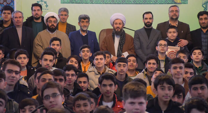 تصاویر/ محفل انس با قرآن کریم دانش آموزی در خوی