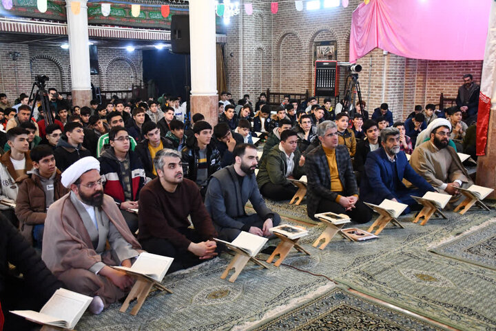 تصاویر/ محفل انس با قرآن کریم دانش آموزی در خوی