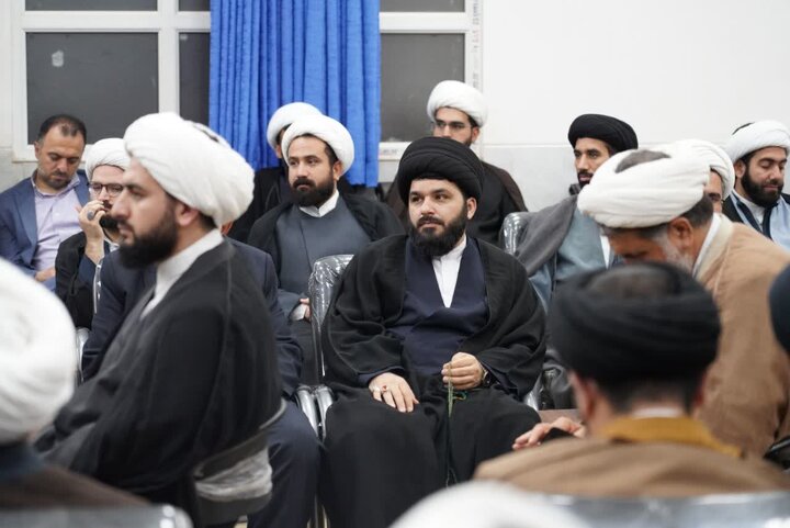 تصاویر/دیدار حوزویان لرستان با رئیس شورای سیاست‌گذاری ائمه جمعه کشور