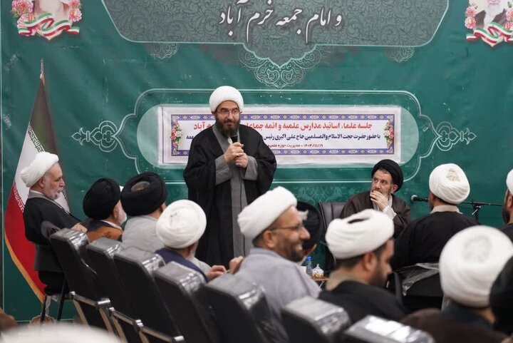 تصاویر/دیدار حوزویان لرستان با رئیس شورای سیاست‌گذاری ائمه جمعه کشور