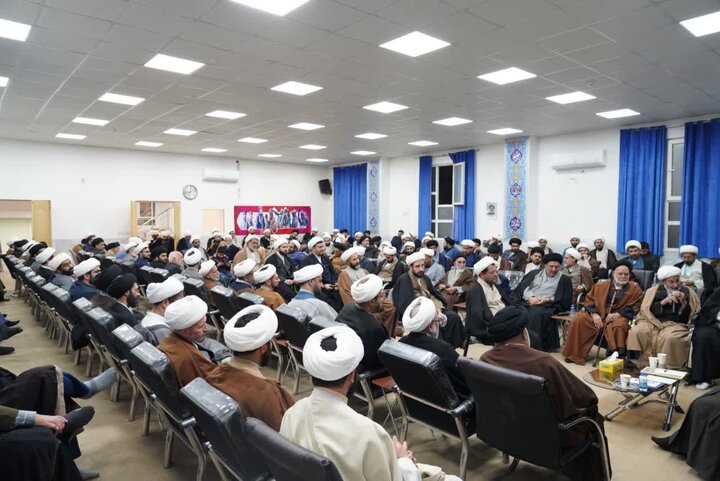 تصاویر/دیدار حوزویان لرستان با رئیس شورای سیاست‌گذاری ائمه جمعه کشور