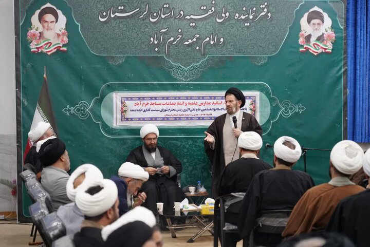 تصاویر/دیدار حوزویان لرستان با رئیس شورای سیاست‌گذاری ائمه جمعه کشور