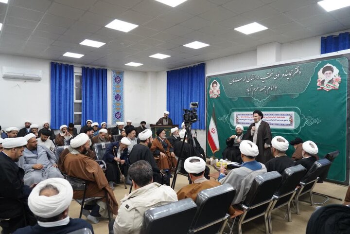 تصاویر/دیدار حوزویان لرستان با رئیس شورای سیاست‌گذاری ائمه جمعه کشور