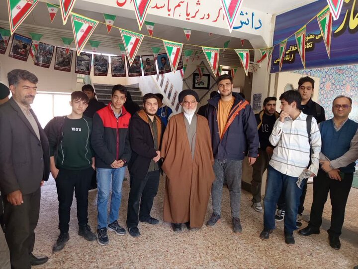 تصاویر /محفل انس با قرآن کریم،همزمان با دهه مبارک فجر با حضور امام جمعه  نطنز