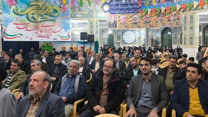 تصاویر /محفل انس با قرآن کریم،همزمان با دهه مبارک فجر با حضور امام جمعه  نطنز