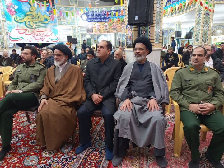 تصاویر /محفل انس با قرآن کریم،همزمان با دهه مبارک فجر با حضور امام جمعه  نطنز